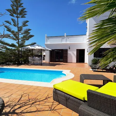 Comfortable Holiday In Yaiza With Swimming Pool Holiday home