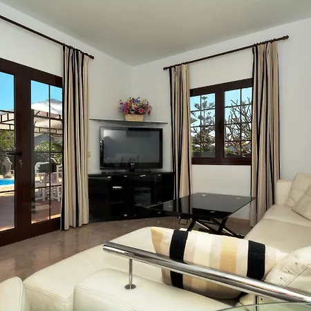 Comfortable Holiday In Yaiza With Swimming Pool 펜션 *