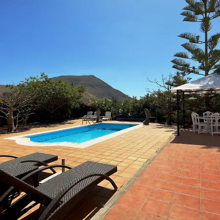 Comfortable Holiday In Yaiza With Swimming Pool ヤイサ