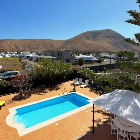 Comfortable Holiday In Yaiza With Swimming Pool Hébergement de vacances *